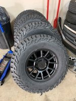 Mickey Thompson Baja Boss A-T  305-70 R18LT 1.jpg